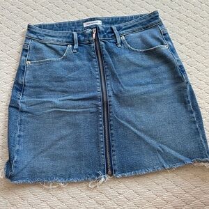 Good American Exposed Zipper Mini Denim Skirt